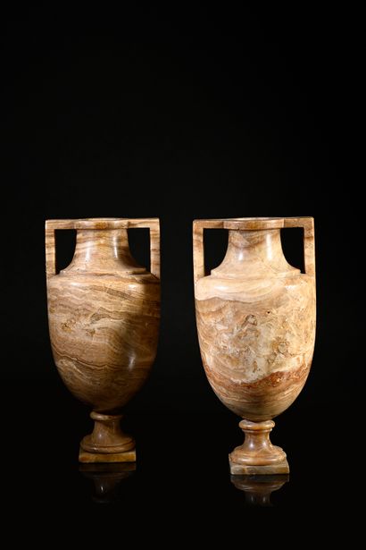 Paire de vases dans le goût de l'antique...