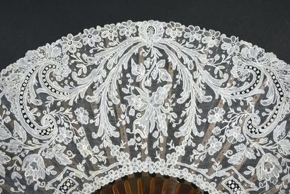 null Orchid, Europe, circa 1900 
Folded fan, the leaf in white needle lace, gauze...