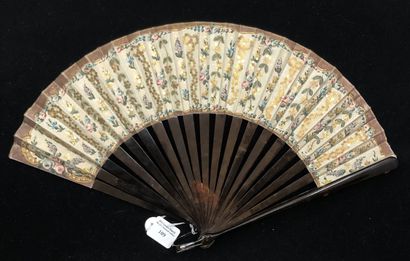 null Rose garlands, Europe, circa 1900
Folded fan, the silk leaf painted with garlands...