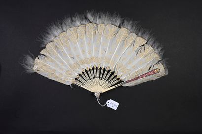 null Feathers, Europe, circa 1830
Feather fan painted with gilded stylized flowers.
Bone...