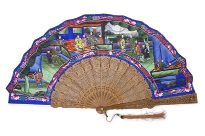 null Audience at the palace, China, 19th century Folded fan, the painted paper sheet...