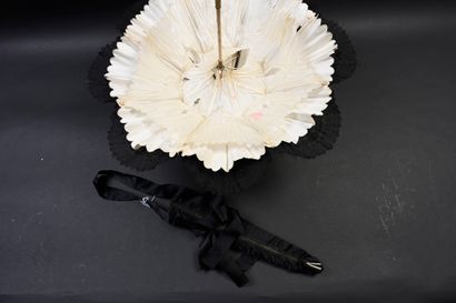 null Parasol, Europe, circa 1860
Black bobbin lace, lined with cream silk.
Carved...