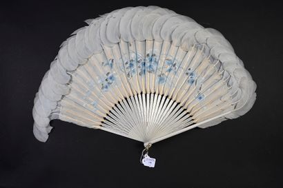 Plumes blanches, Europe, vers 1890-1900
Éventail...