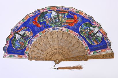 null Audience au palais, Chine, XIXe siècle Éventail plié, la feuille en papier peint...