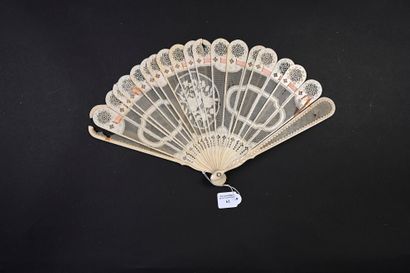 null Bouquet of flowers, circa 1880
Fan of broken type in bone finely pierced, and...