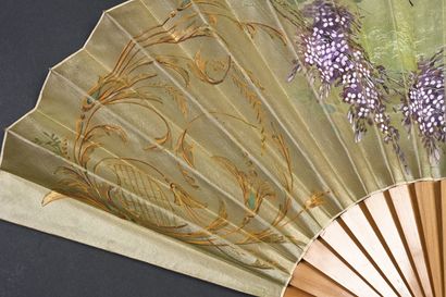 null Two fans, Europe, circa 1890
The leaves are made of fabric, with a painted decoration...