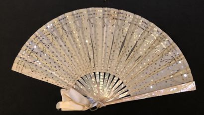 null Three fans, Europe, 19th century
*One, the leaf in cream silk sewn with silver...
