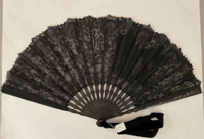 null The two children, Europe, circa 1890 
Folded fan, the black lace leaf decorated...