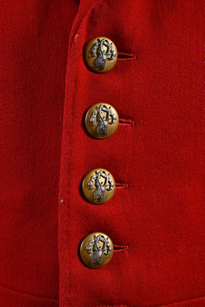 null Tenue de vénerie du rallye Bonnelles, en drap rouge, parements, poches et col...