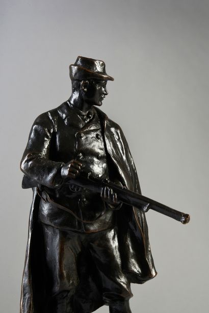 Heinz MÜLLER (1873 - 1937) Chasseur à la pèlerine rechargeant son fusil Mauser.
Le...