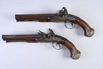 null Important pair of hunting pistols.
Double barrels in table, flintlock locks...