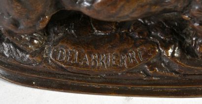 Edouard DELABRIERRE (1829-1912) Basset français à l'arrêt.
Bronze à patine brune,...