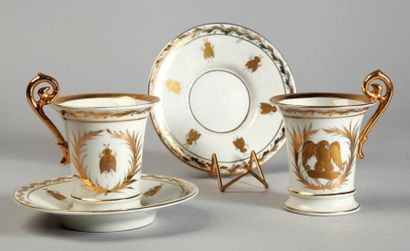 null Napoléon Ier, empereur des Français. Paire de tasses en porcelaine, à décor...