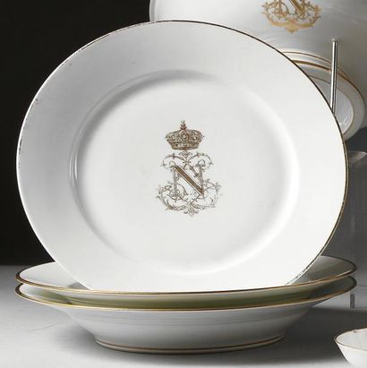 SEVRES Service de table de l'Empereur Napoléon III. Lot de 3 assiettes à potage en...