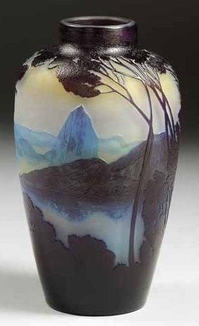 Emile GALLE (1846-1904) Rio de Janeiro Rare vase en verre multicouche, de forme balustre...