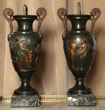 null Paire de vases en régule de style néo-classique à décor de frise de personnages,...