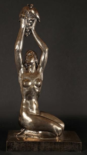Gilbert PRIVAT (1892-1965) Vénus aux colombes et aux raisins Epreuve en bronze à...