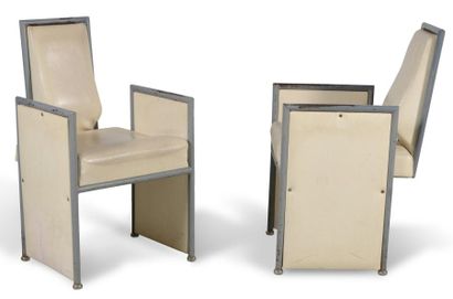 null Paire de fauteuils modernistes à structure tubulaire laqué gris, garniture de...