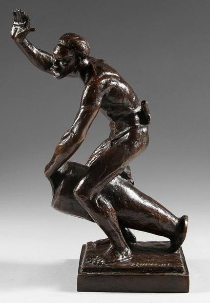 Paul DUPAGNE (1895-1961) Musicien Africain. Bronze à patine brune, signé sur la terrasse,...