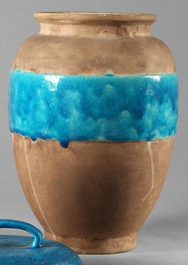 Edmond LACHENAL Potiche en céramique à décor d'une bande émaillée turquoise H.: 28...