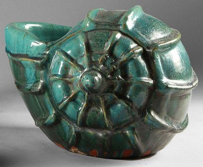 null Important vase coquillage en céramique à glaçure turquoise Vers 1880. H.: 21...