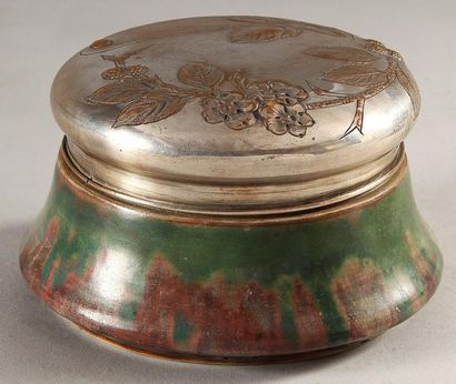 Pierre-Adrien DALPAYRAT (1844-1910) Boîte ronde en grès porcelainique à couverte...