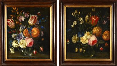 Ecole HOLLANDAISE vers 1780 Bouquets de fleurs dans un vase Paire de toiles 48 x...
