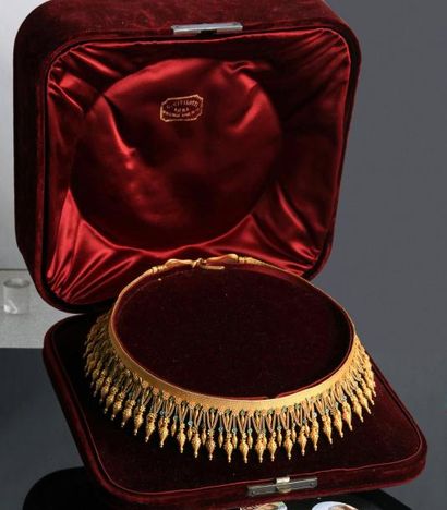 CIVILOTTI Antonio Un important collier en or et émail, formé d'un ruban plat tressé...