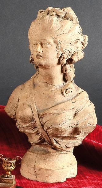 Ecole FRANÇAISE du XVIIIe siècle Buste de femme, représentée à l'antique avec un...