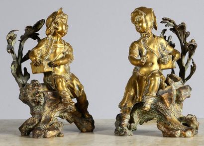 null Paire de chenets en bronze ciselé anciennement doré, figurant un couple d'enfants...