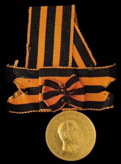 null Médaille pour le Courage au profil du tsar Alexandre III, en or, avec son ruban...