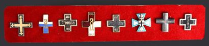 null Ensemble de huit badges miniatures de l'Emigration blanche, en bronze et émaux,...