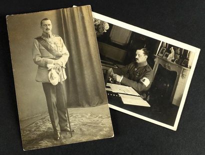 Carl Gustave Mannerheim (1867-1951) Lot de deux portraits photographiques, le représentant...