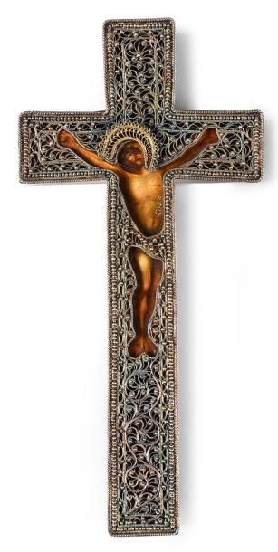 null Croix reliquaire en bois, représentant le Christ sur sa Croix, dans un entourage...
