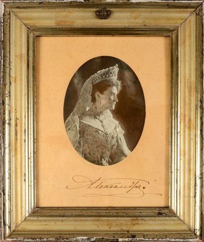 null Alexandra Féodorovna, impératrice de Russie. Portrait photographique par Boissonnas...