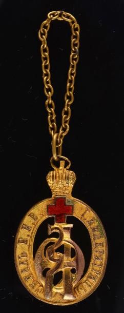 null Insigne pendentif de la Croix-Rouge, créé en 1914. Bronze doré et émail rouge,...