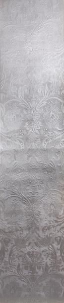 null Satin gaufré, style XVIIe siècle, satin de soie gris argent contrecollé sur...