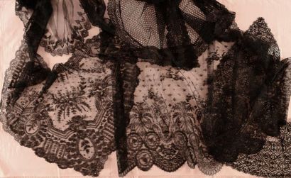 null Six accessoires de la mode, dentelles noires, époque Napoléon III et fin XIXe...