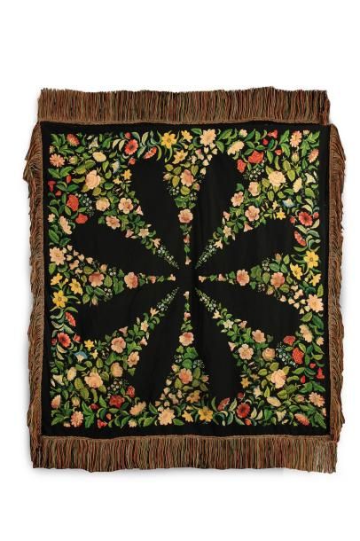 null Tapis de table brodé, milieu du XIXe siècle, drap de laine noir, compartiments...