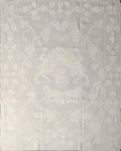 null Suite de quatre serviettes en damas de lin historié, XVIIIe siècle, dessin à...