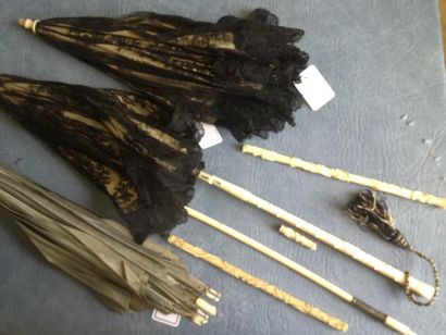 null Réunion d'accessoires du costume féminin, seconde moitié du XIXe siècle, 3 ombrelles...