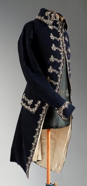null Habit dégagé, fin du XVIIIe siècle, drap de laine bleu marine, col rabattu,...