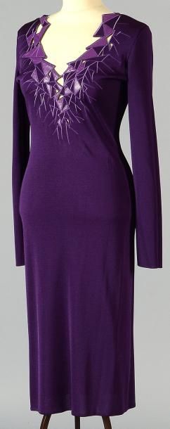 MUGLER COUTURE Robe en mailles violette avec larges motifs en cuir brodé sur le décolleté...