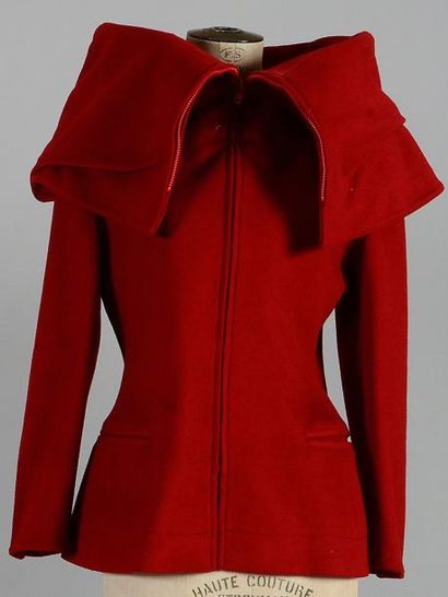 MONTANA Veste courte en laine et cachemire rouge, fermeture zippée, très large col...