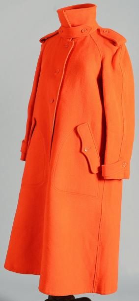 COURREGES Manteau 100% épais lainage rouge orangée forme trapèze, col classique,...