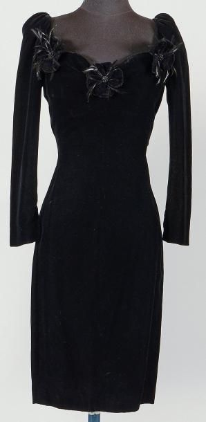 Yves Saint LAURENT RIVE GAUCHE Robe habillée en velours noir, forme droite, manches...