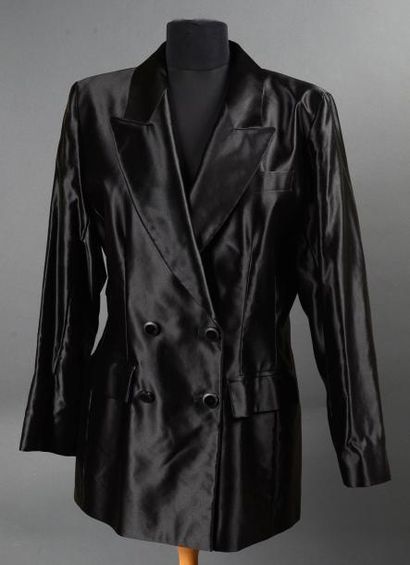 Yves Saint LAURENT Veste habillée en satin noir mat doublé de marine clair croisée,...