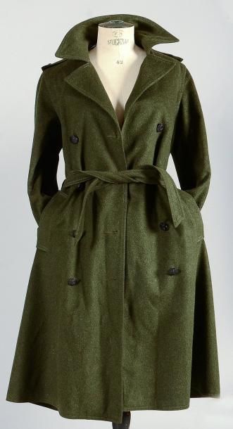 CELINE Manteau en loden vert forme classique trapèze. Taille 38