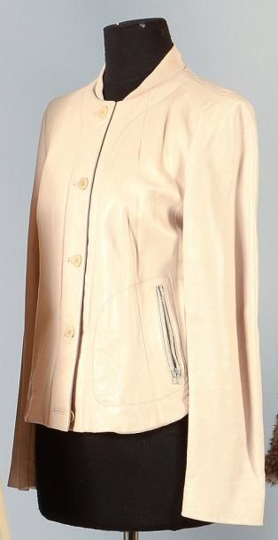 DKNY Blouson en cuir beige, col en tricot de même couleur, fermeture à glissière...