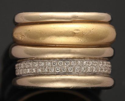 POMELLATO Une bague en or polychrome, composée d'anneaux imbriqués dont l'un est...
